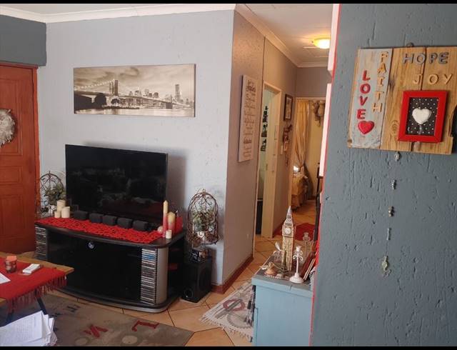 2 BEDROOM APARTMENT FOR SALE IN GLEN MARAIS